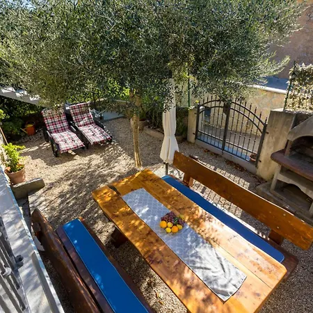 Dom wakacyjny Svjetlana *