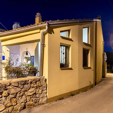 Holiday home Svjetlana *